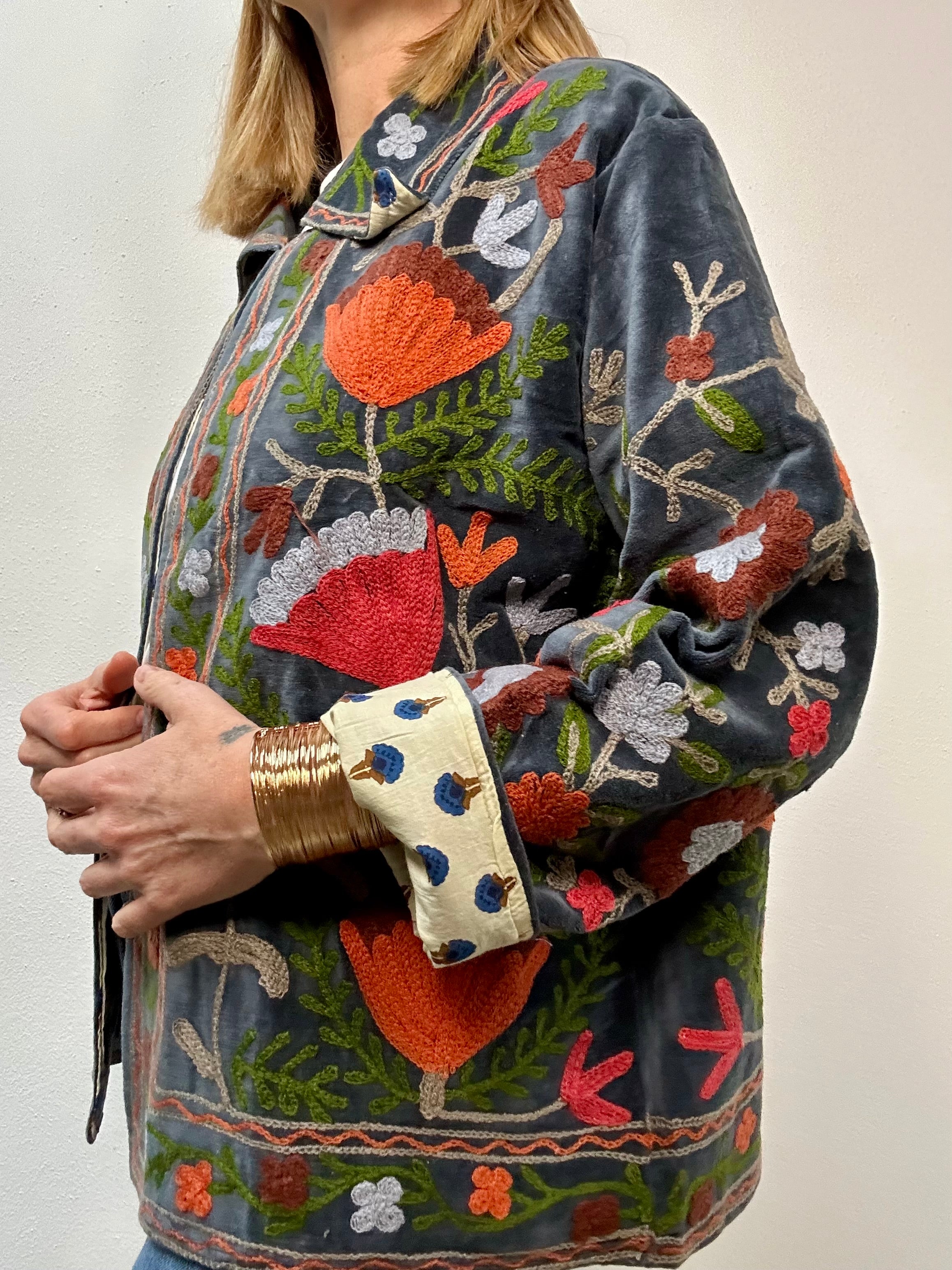 OTTAH - Giacca Indiana SUZANI Artigianale in Velluto Ricamato Grigio
