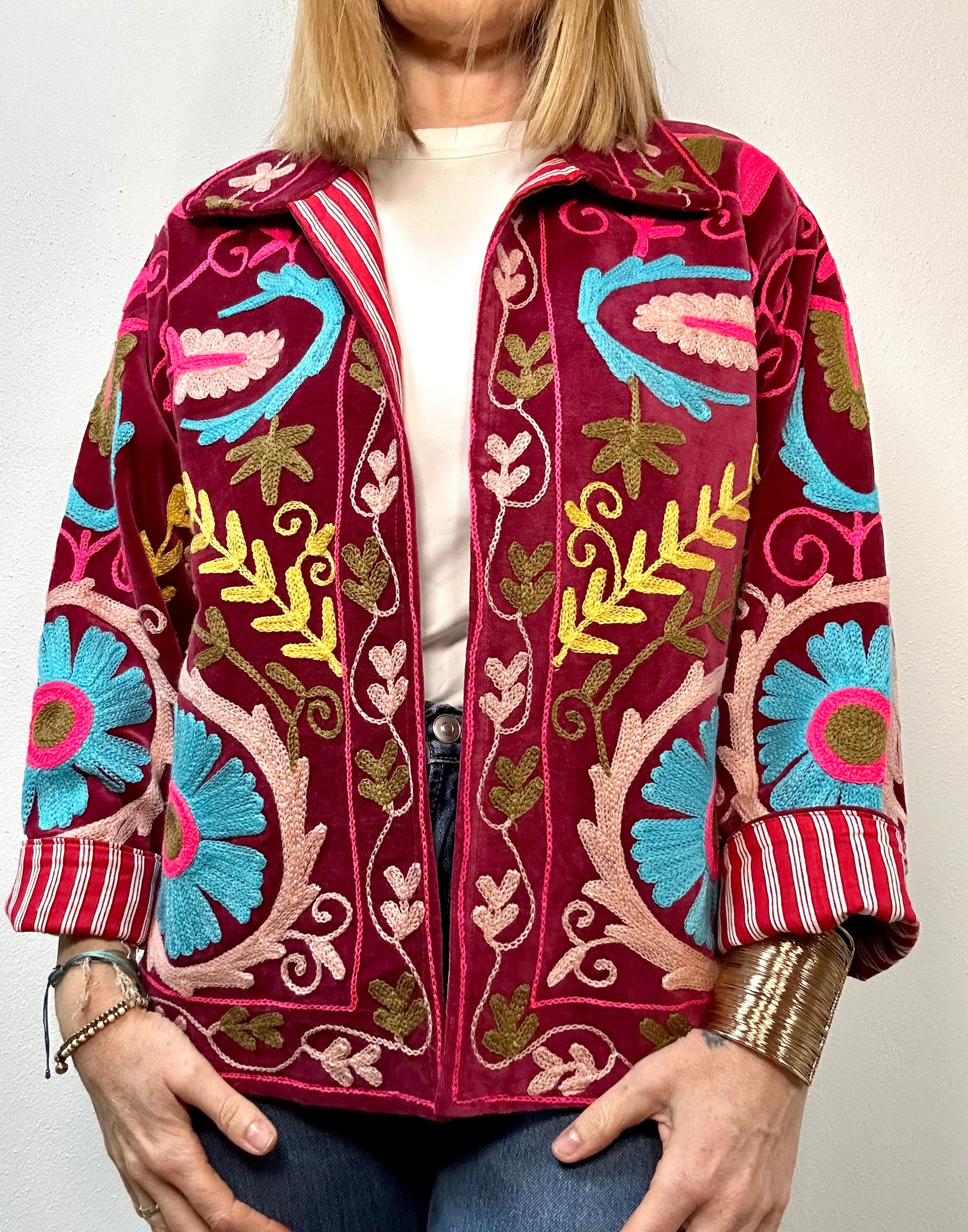 BELLA - Giacca Indiana SUZANI Artigianale in Velluto Ricamato Burgundy