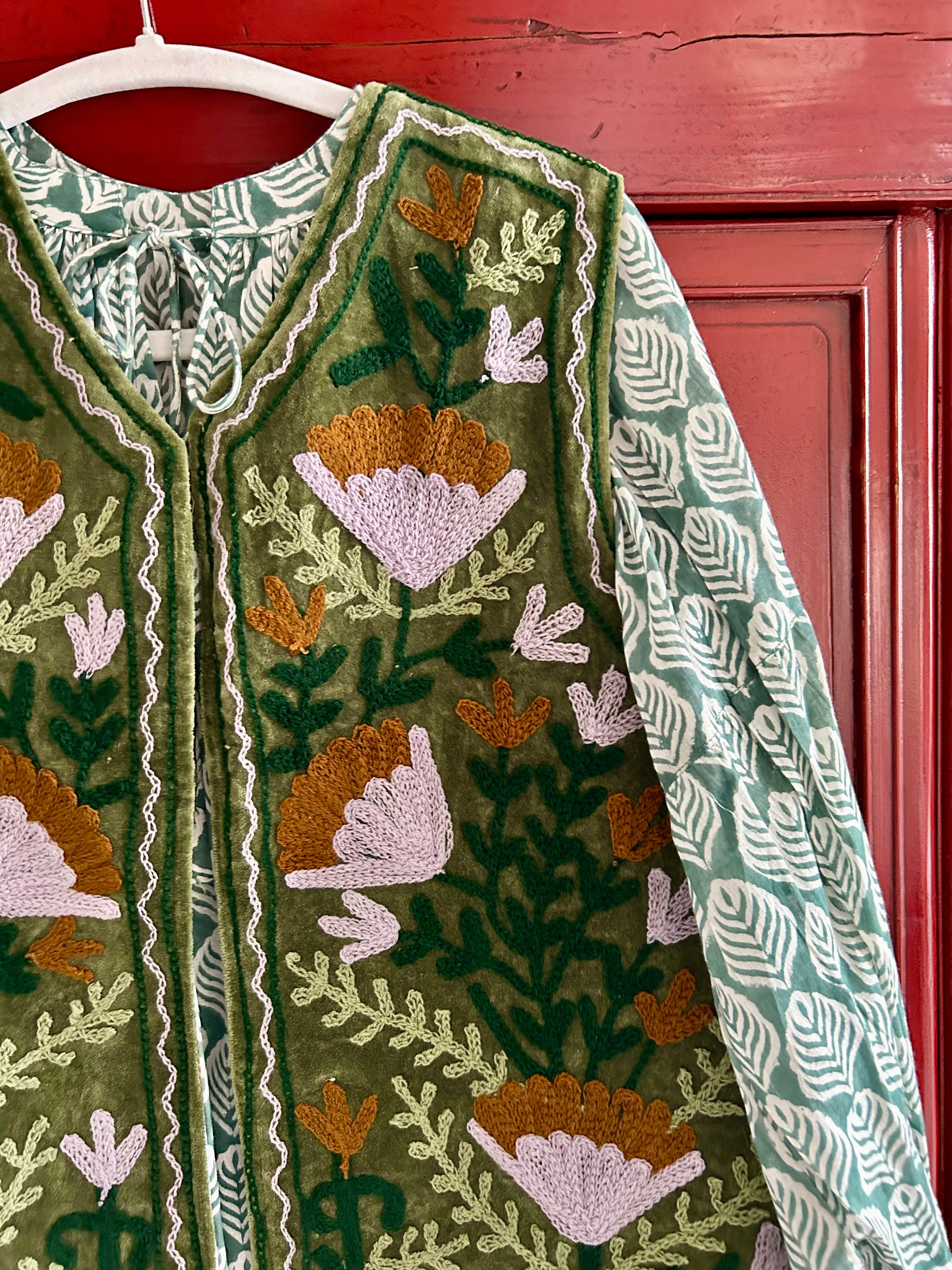 NALIA - Gilet Artigianale in Velluto Ricamato