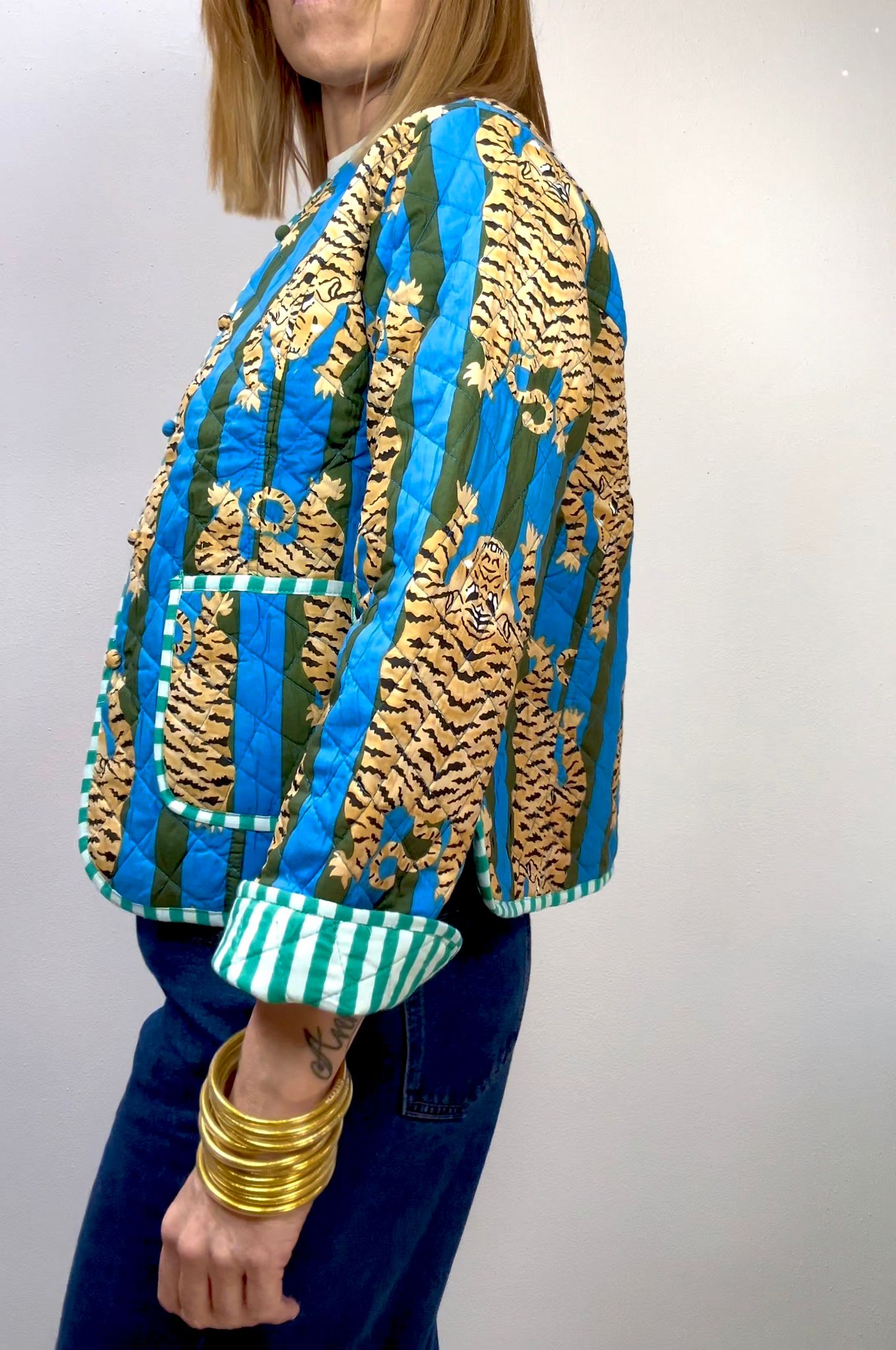 TIGRA – Giacca Trapuntata Reversibile in Cotone Blockprint con Stampa Tigri
