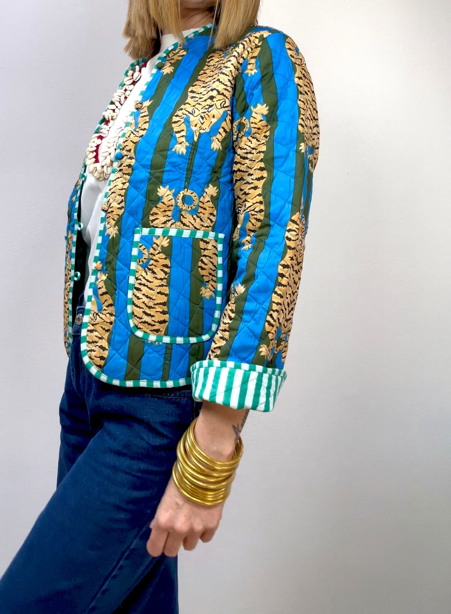 TIGRA – Giacca Trapuntata Reversibile in Cotone Blockprint con Stampa Tigri