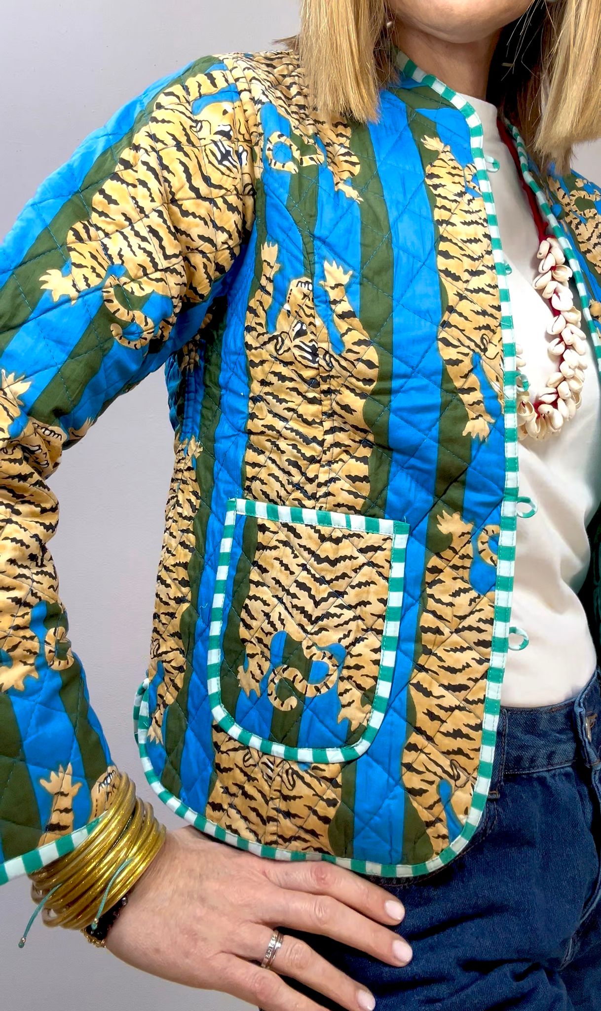 TIGRA – Giacca Trapuntata Reversibile in Cotone Blockprint con Stampa Tigri