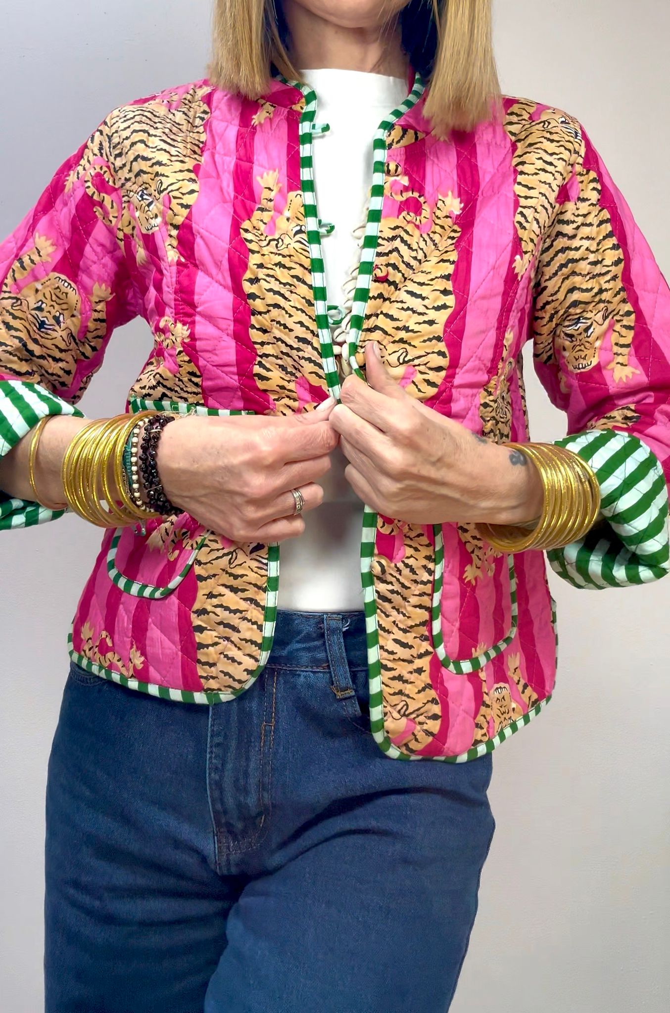 TIGRA – Giacca Trapuntata Reversibile in Cotone Blockprint con Stampa Tigri