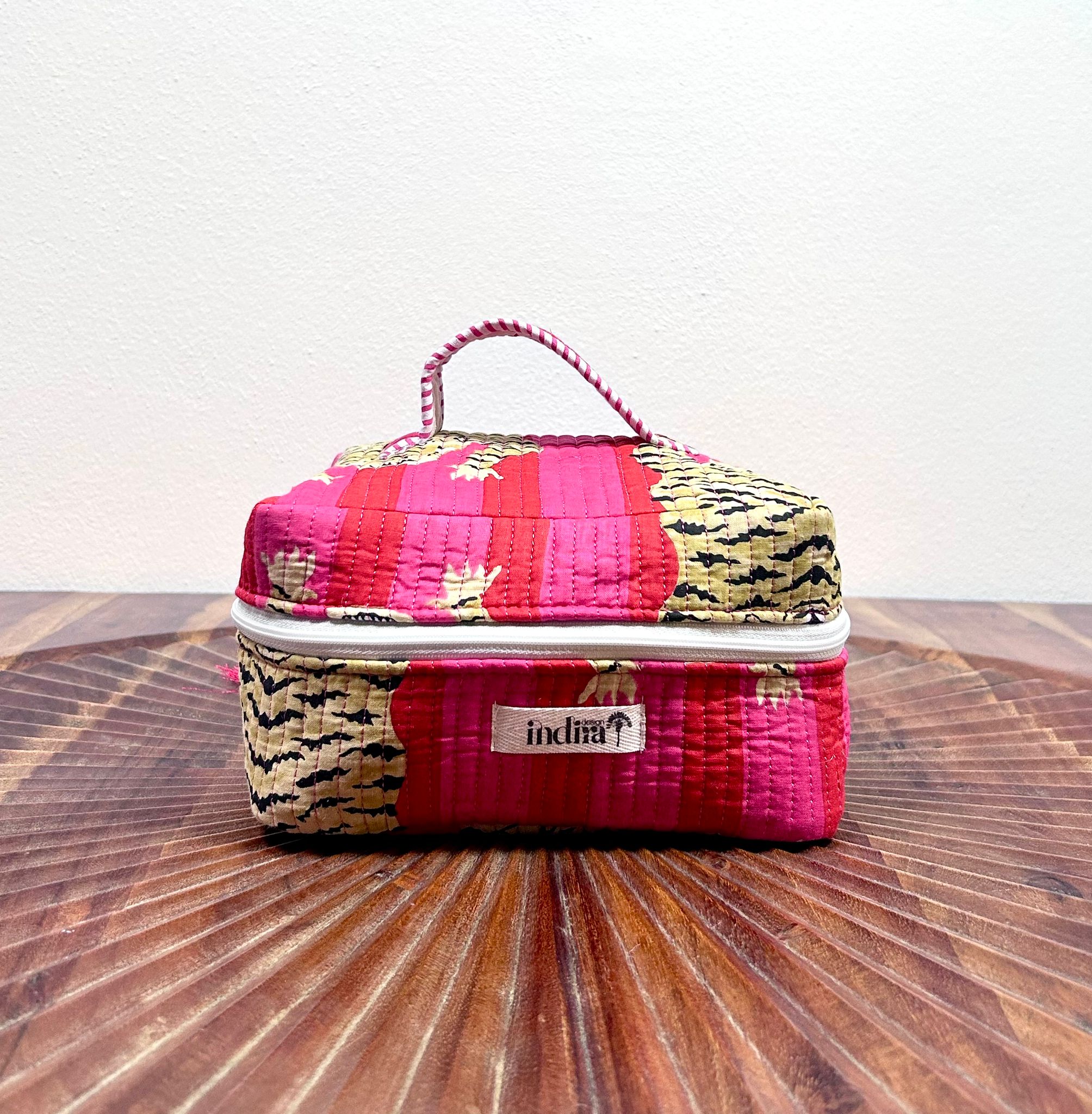 LOTUS– Beauty Case Trapuntato in Cotone con Interno Impermeabile