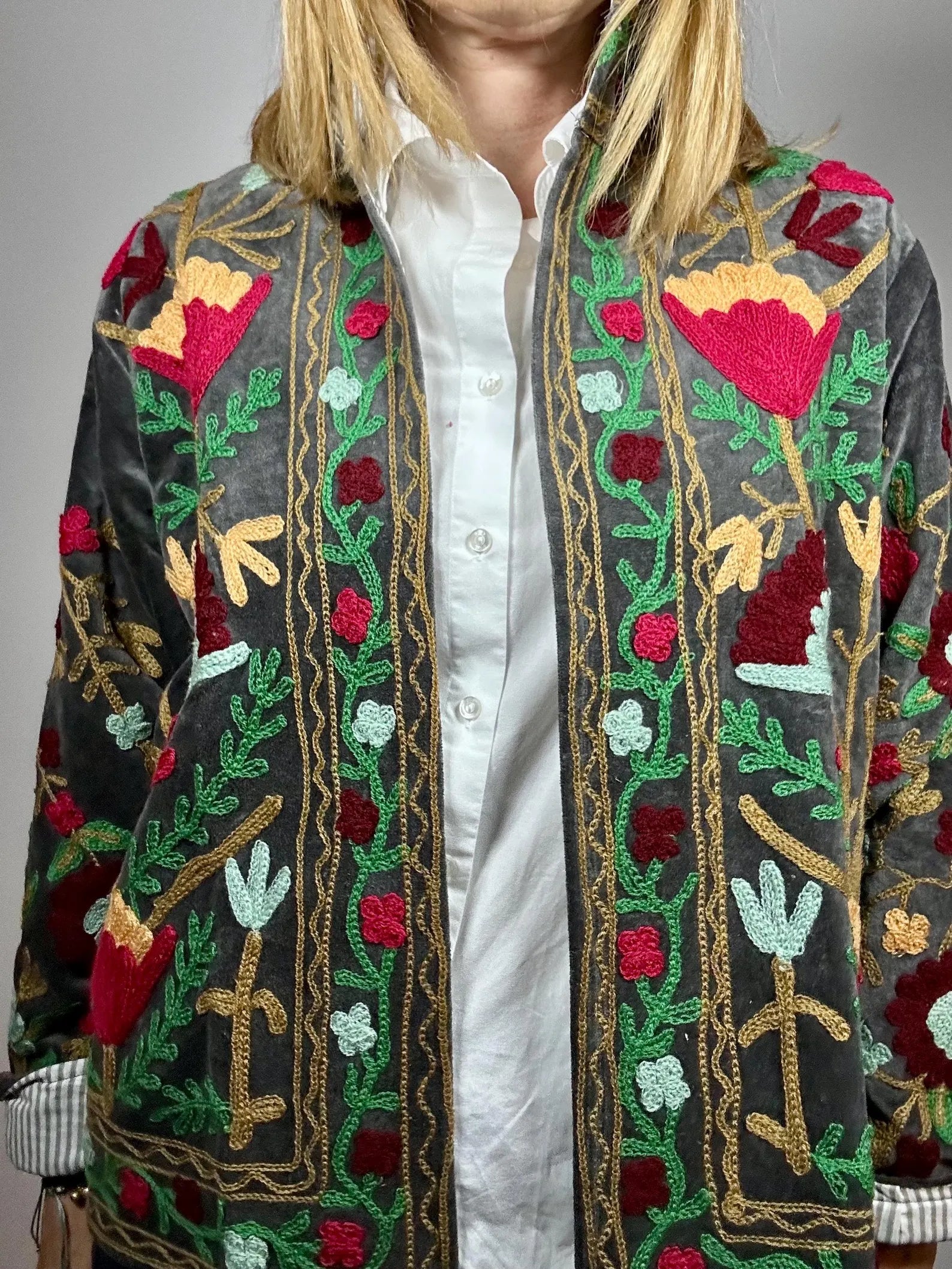 IRIS - Giacca Indiana SUZANI Artigianale in Velluto Ricamato Grigio