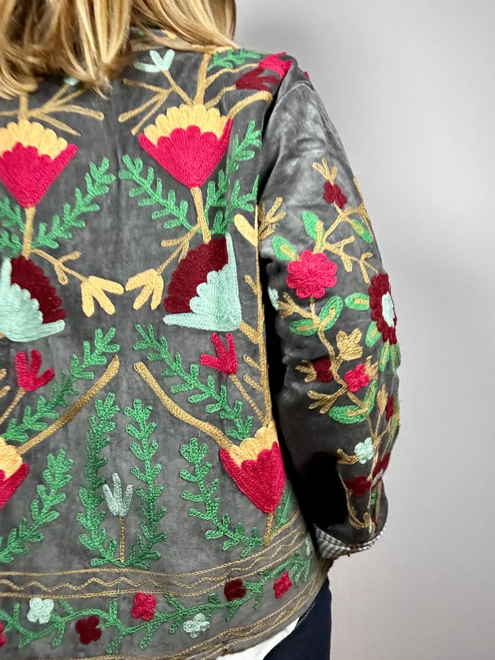 IRIS - Giacca Indiana SUZANI Artigianale in Velluto Ricamato Grigio