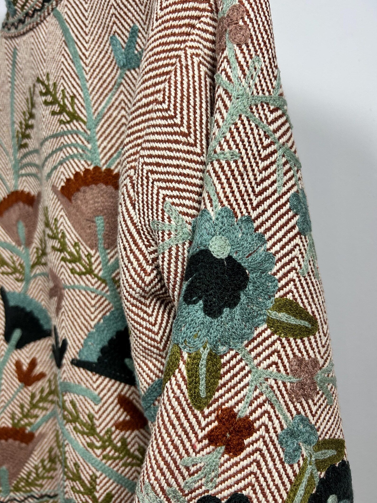 FOLKMUSE - Giacca Folk Ricamata a Fiori – Cotone Spinato Artigianale Boho Chic