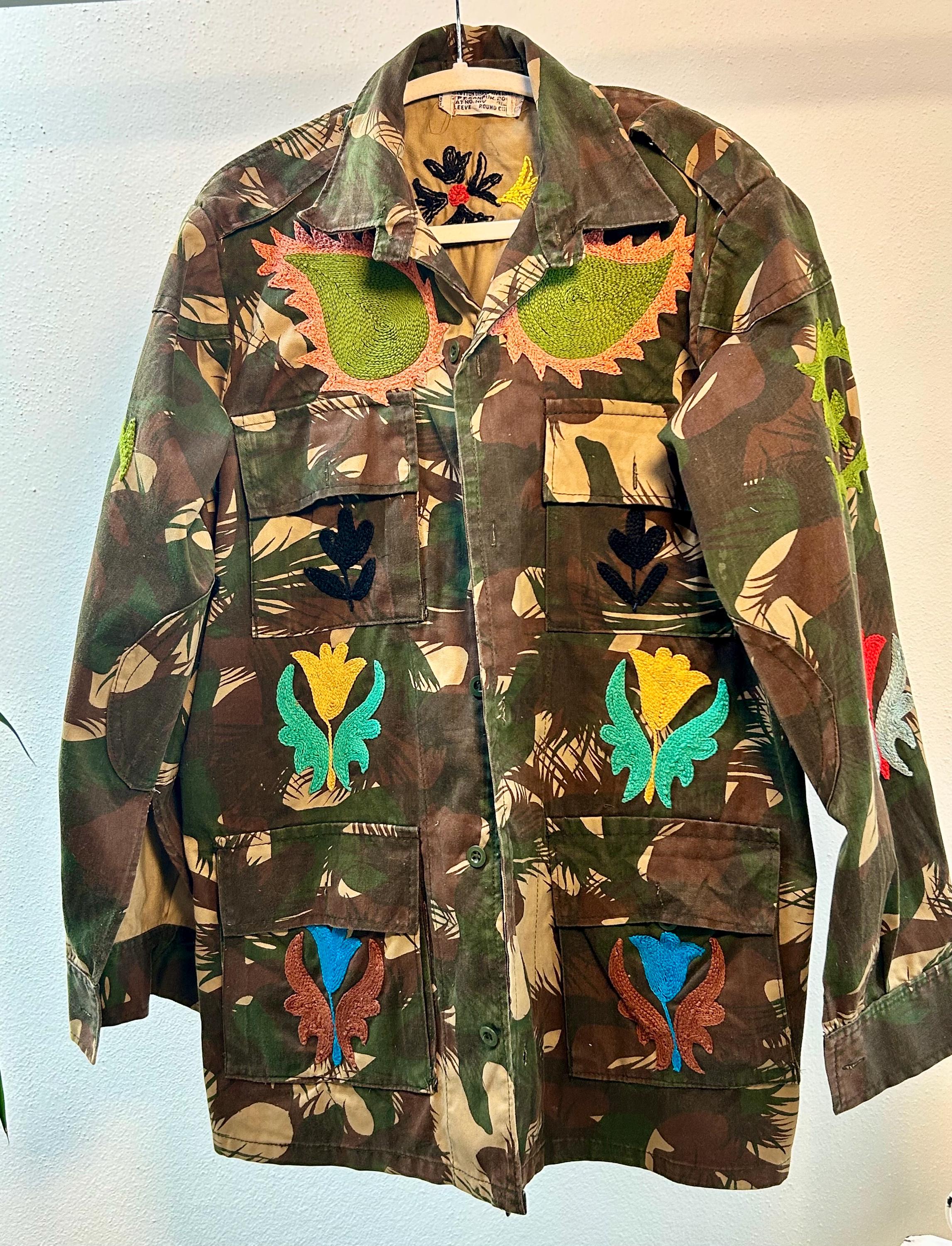 ANJALI Giacca Militare Vintage Ricamata a Mano – Pezzo Unico