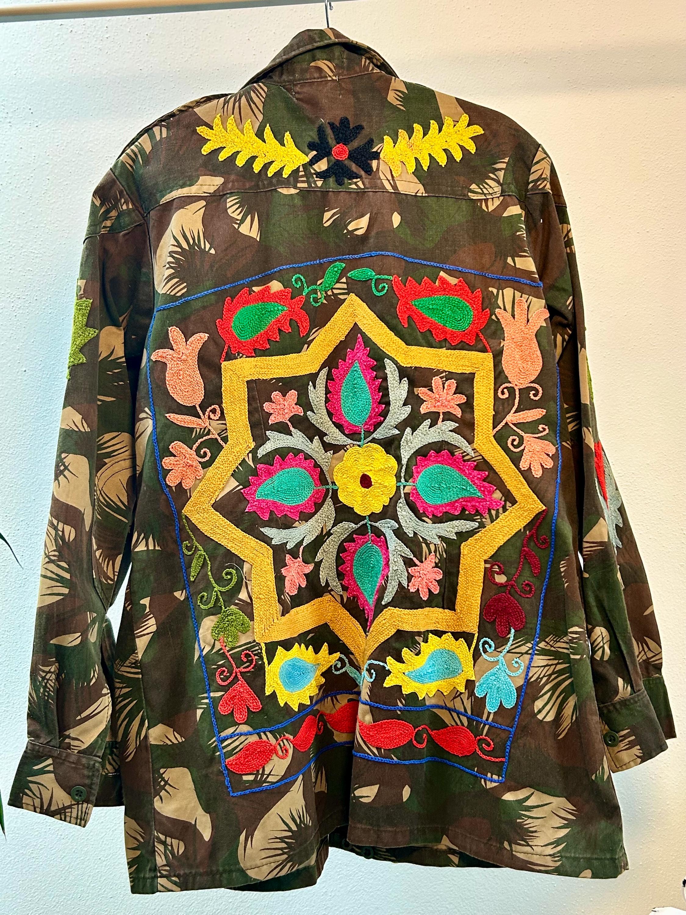 ANJALI Giacca Militare Vintage Ricamata a Mano – Pezzo Unico