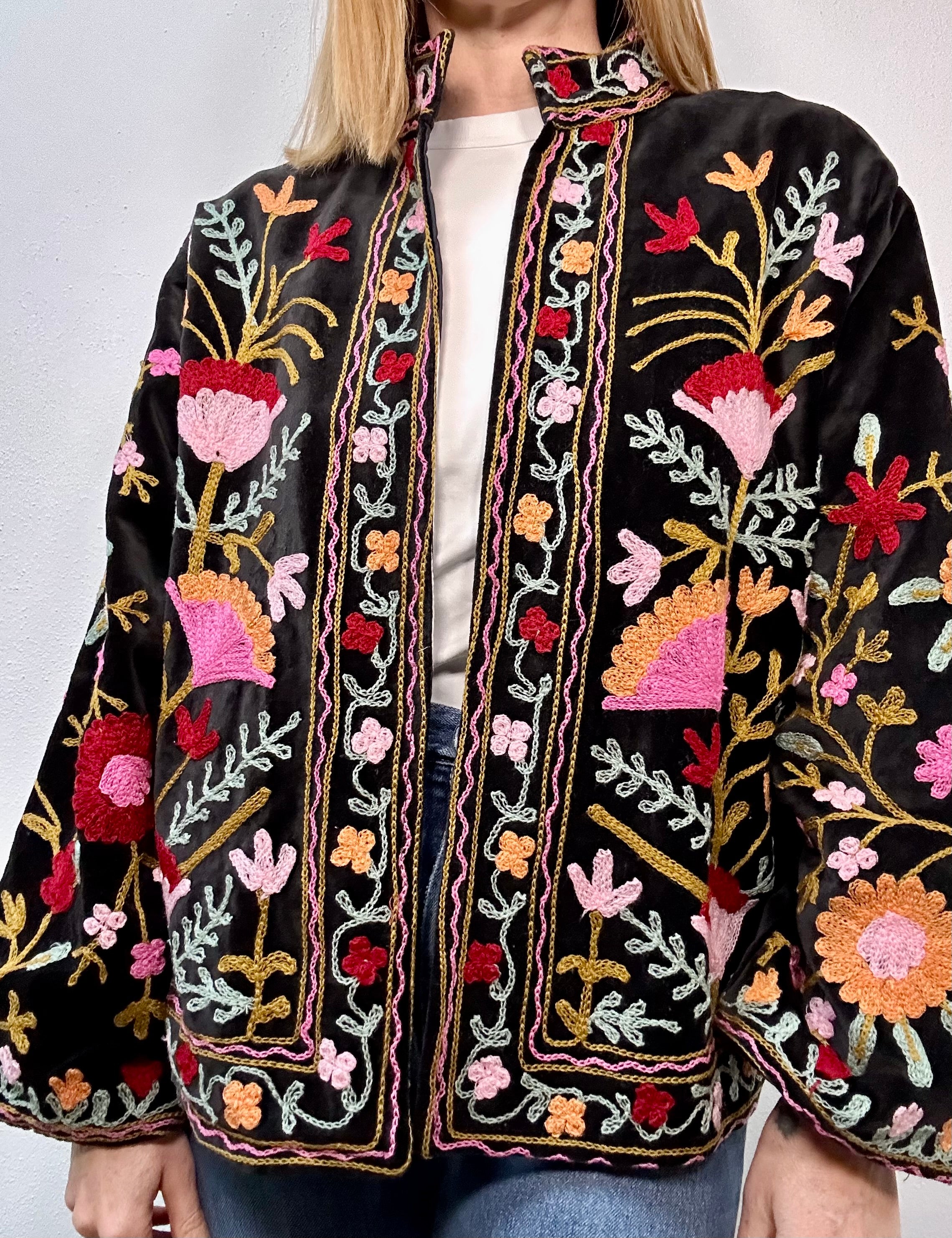 MOIRA - Giacca Indiana SUZANI Artigianale in Velluto Ricamato Nero