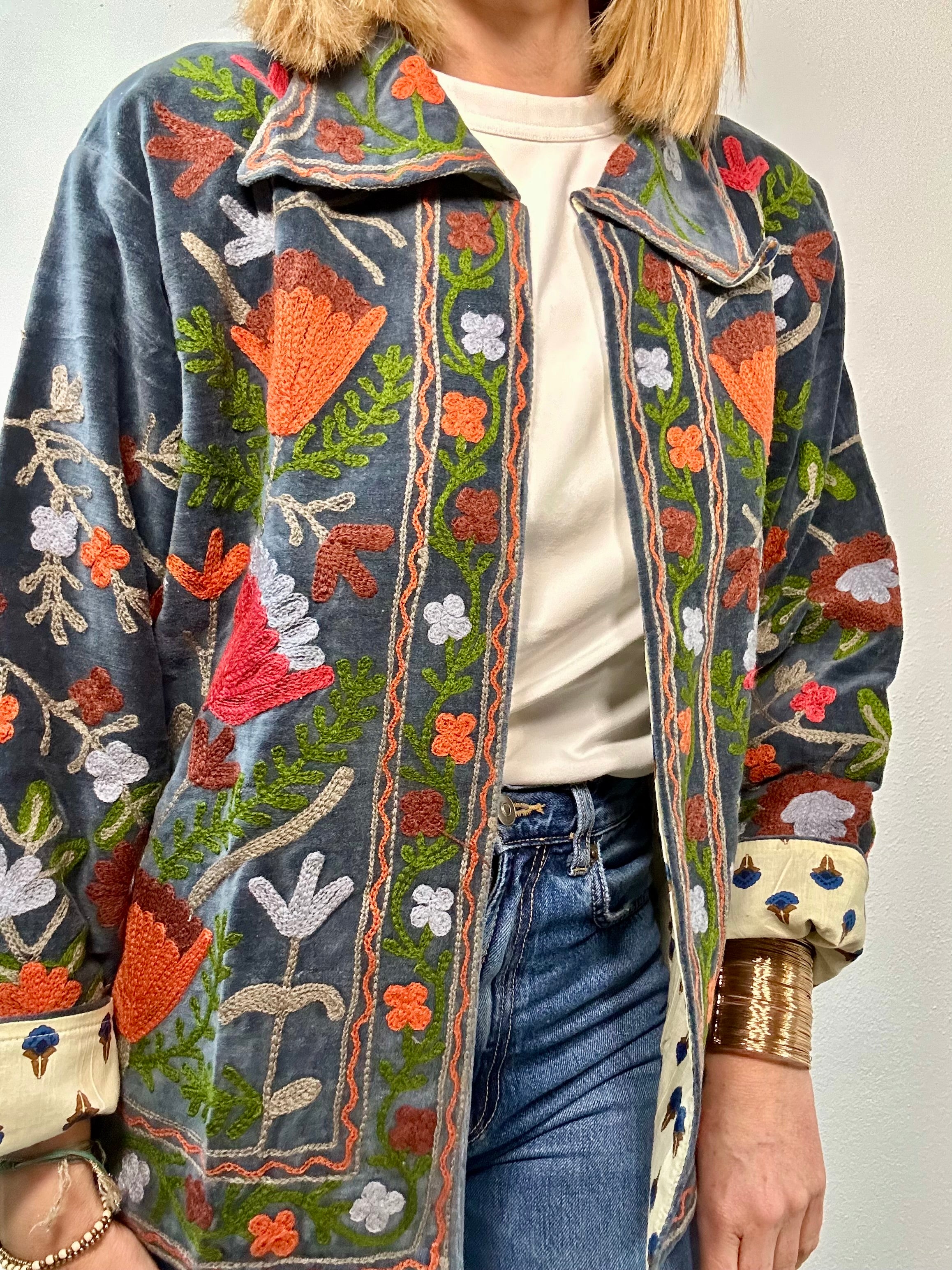 OTTAH - Giacca Indiana SUZANI Artigianale in Velluto Ricamato Grigio