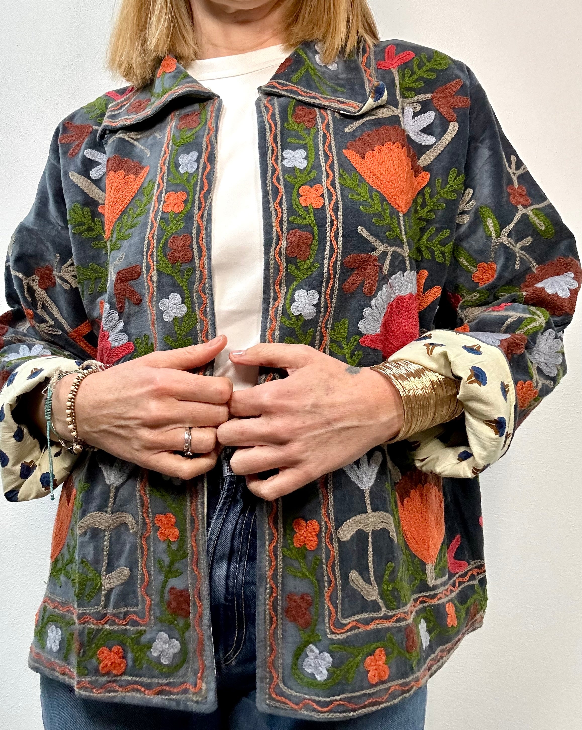 OTTAH - Giacca Indiana SUZANI Artigianale in Velluto Ricamato Grigio