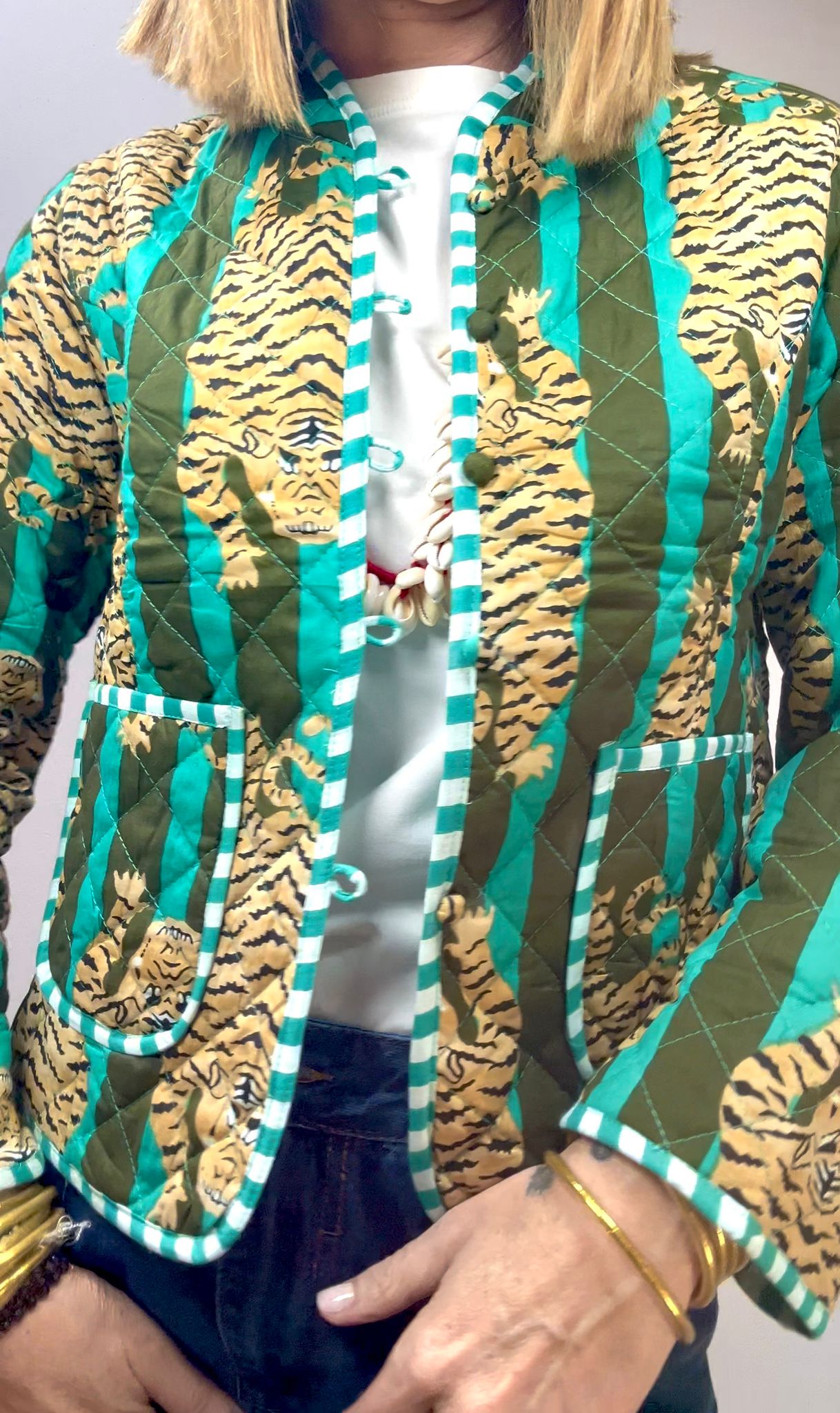TIGRA – Giacca Trapuntata Reversibile in Cotone Blockprint con Stampa Tigri
