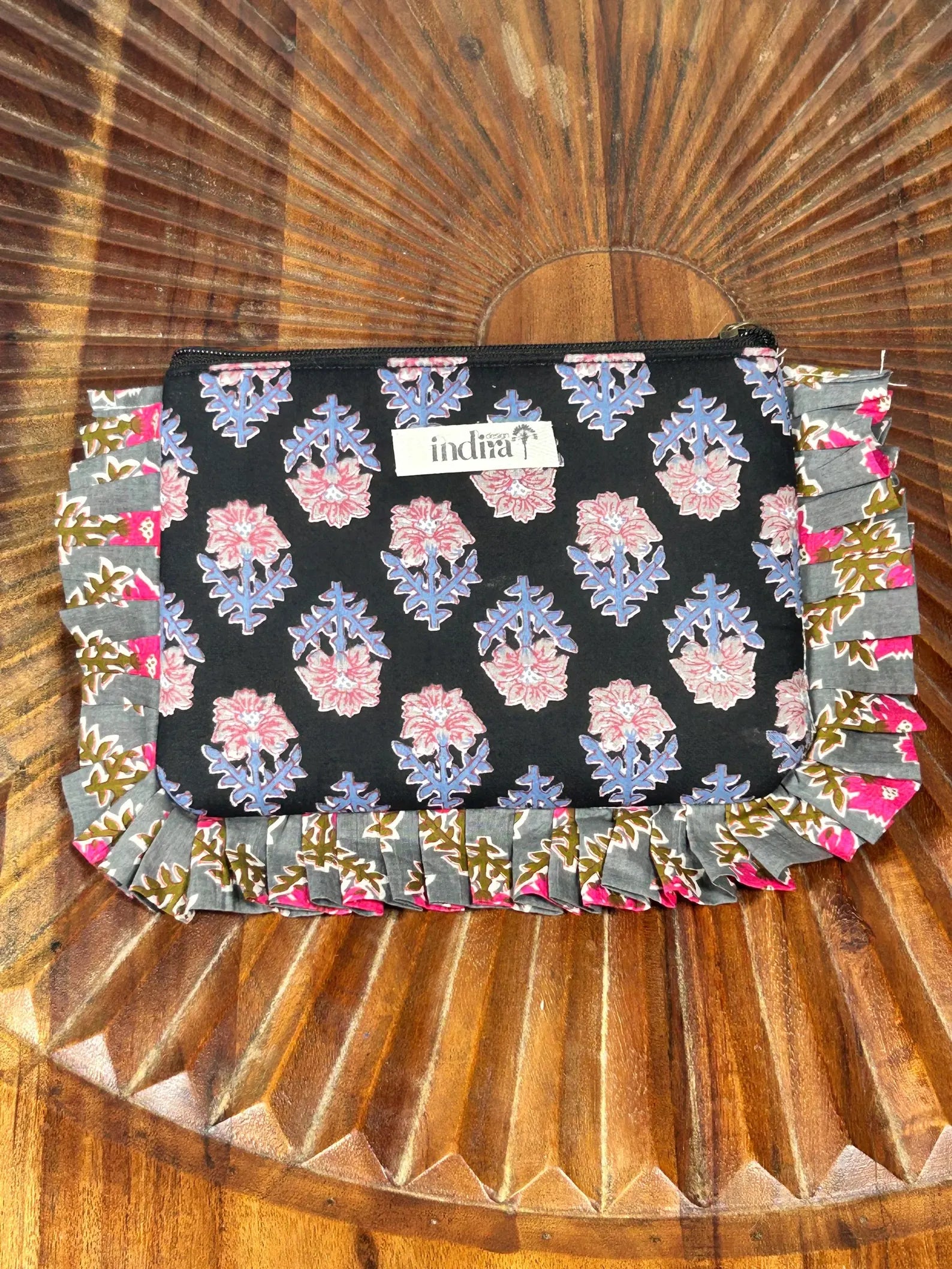 FRU' FRU' - Pochette in Cotone Block Print – Pochette Artigianale Imbottita con Rouche