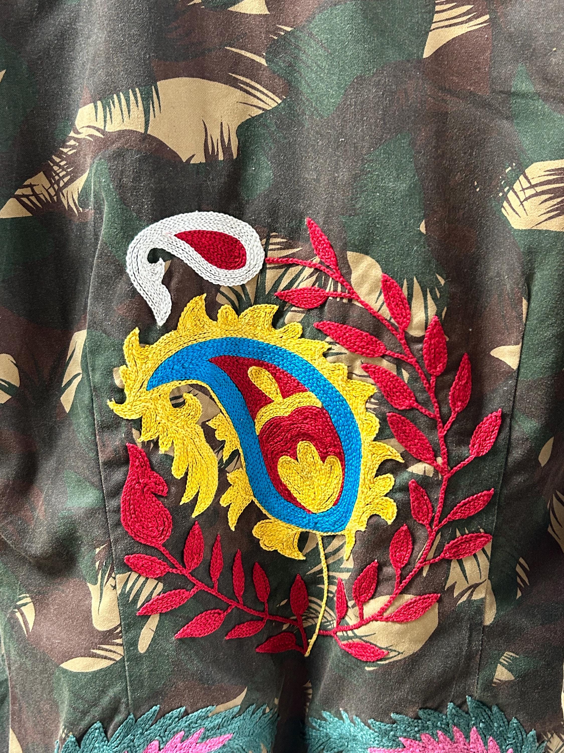 ASHA  Giacca Militare Vintage Ricamata a Mano – Pezzo unico